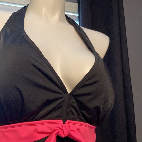 Shore Club adjustable tie halter padded tankini top with pink trim size 20 - Picture 2 of 5